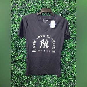 New York Yankees Women's Black V-Neck Tee